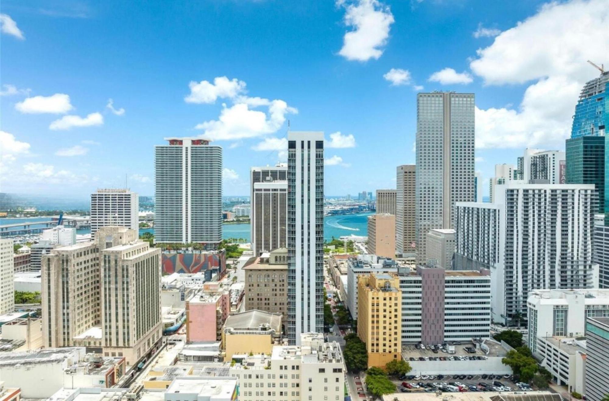 Luxe Loft 16th Floor, Rooftop Pool, Brickell Downtown Apartment *