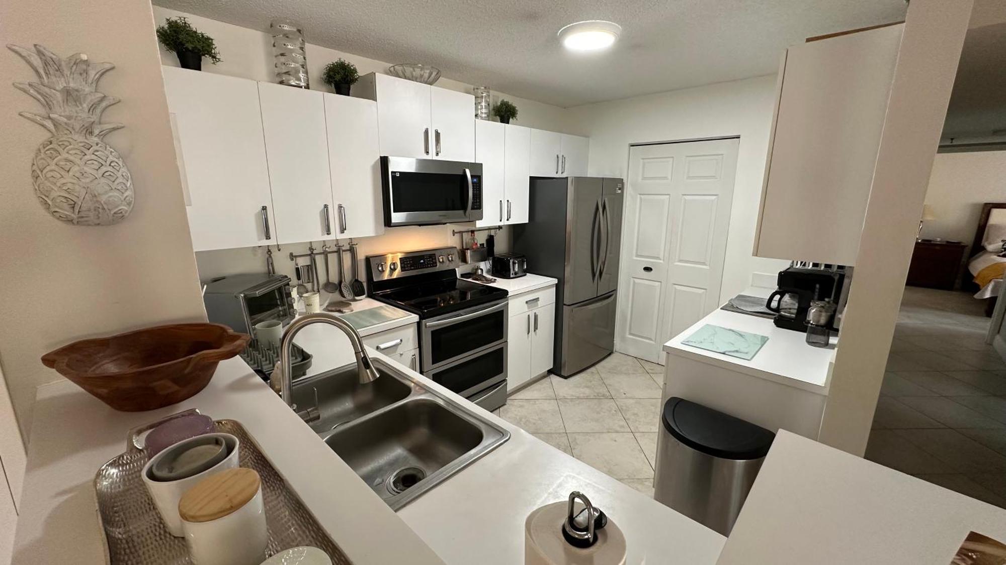 Apartment Deluxe Yacht Club Near The Miami