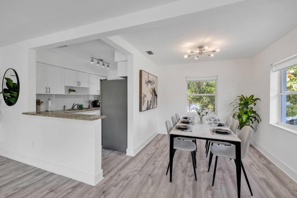 Paradise-poolside House-centrally Located Holiday home Miami