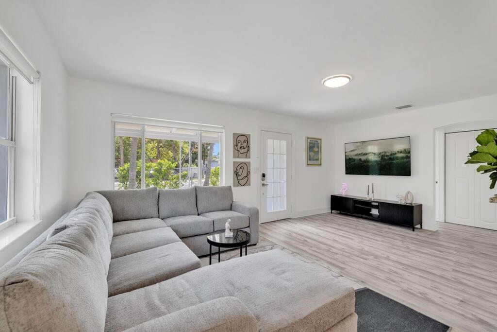 Paradise-poolside House-centrally Located * Miami