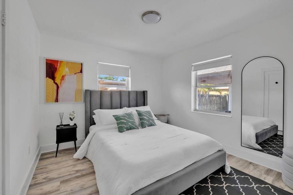 Paradise-poolside House-centrally Located