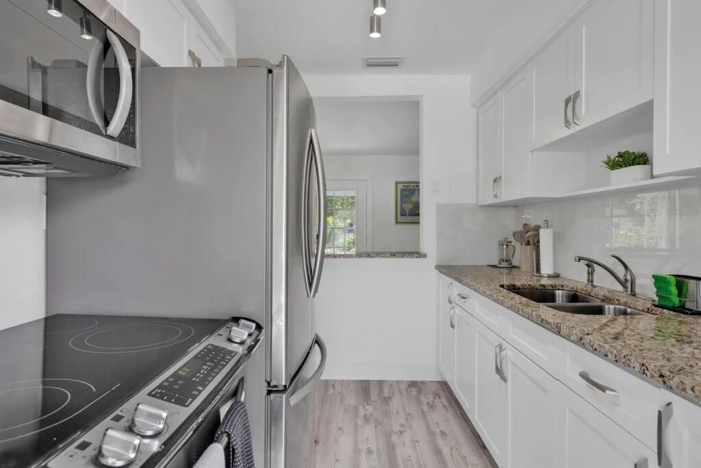 Paradise-poolside House-centrally Located * Miami