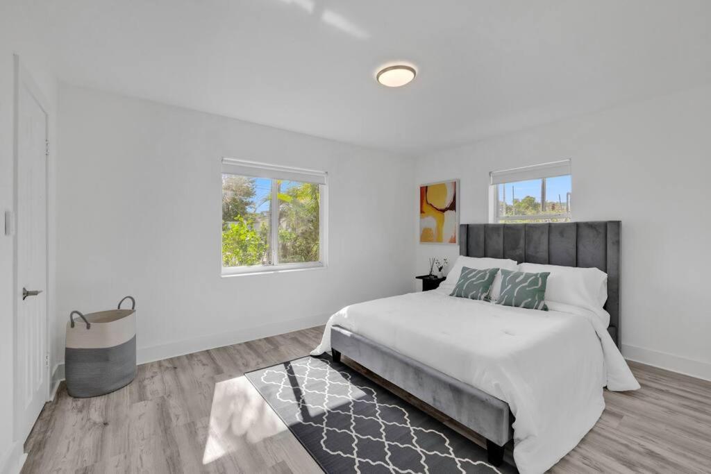 Paradise-poolside House-centrally Located Holiday home Miami