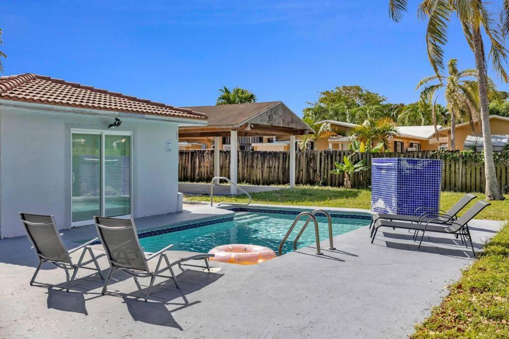 Paradise-poolside House-centrally Located Miami