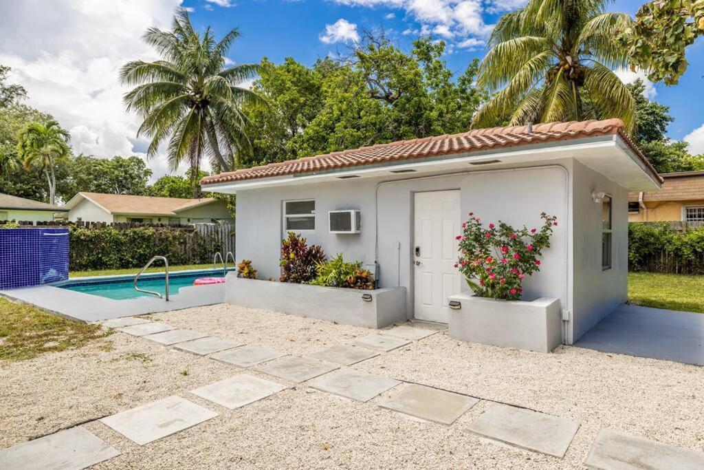 Holiday home Paradise-poolside House-centrally Located *
