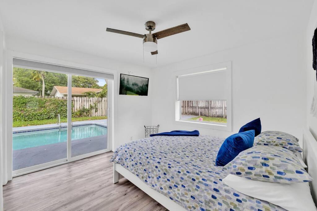 Paradise-poolside House-centrally Located *