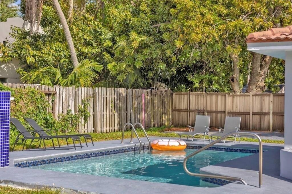 Paradise-poolside House-centrally Located