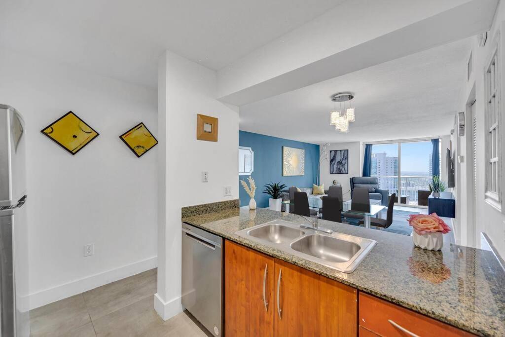 37th Floor Amazing Spacious Unit With Parking * Miami