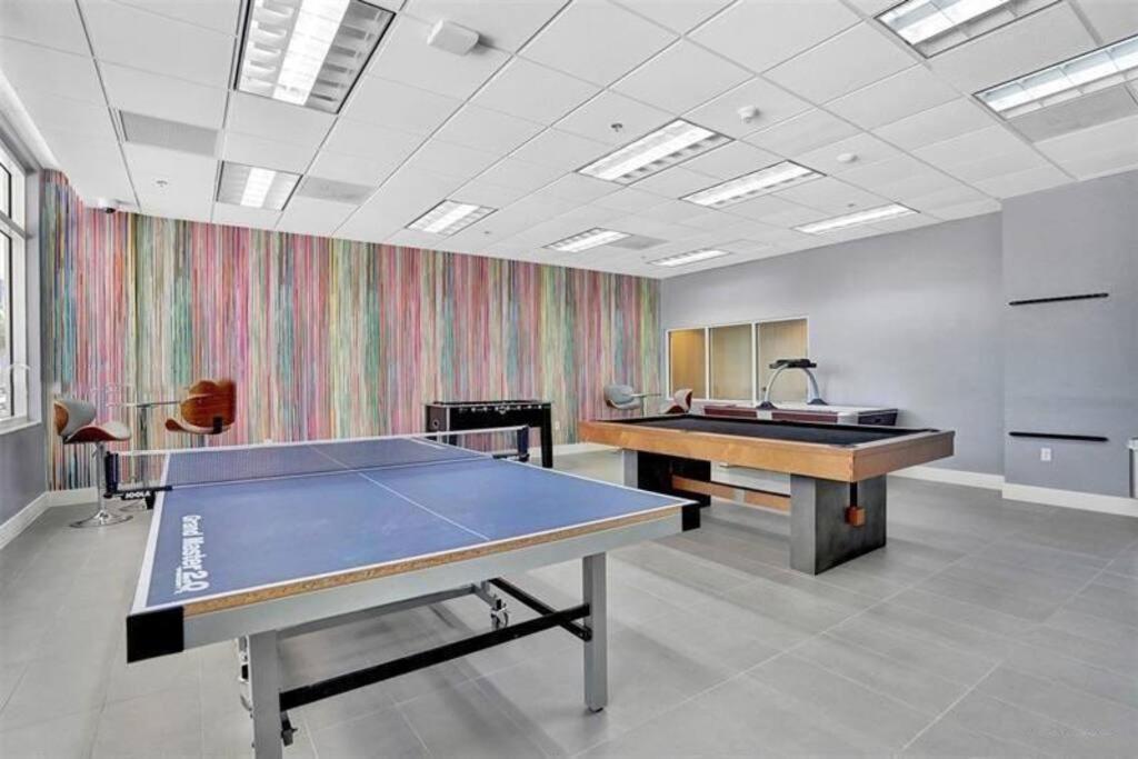 Apartment 37th Floor Amazing Spacious Unit With Parking