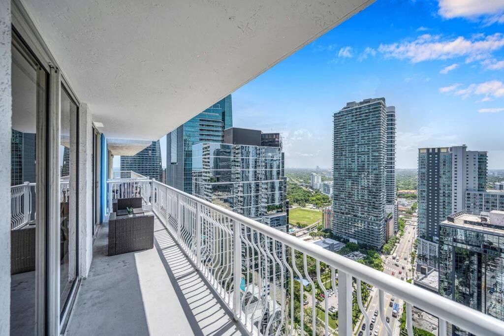 Apartment 37th Floor Amazing Spacious Unit With Parking *