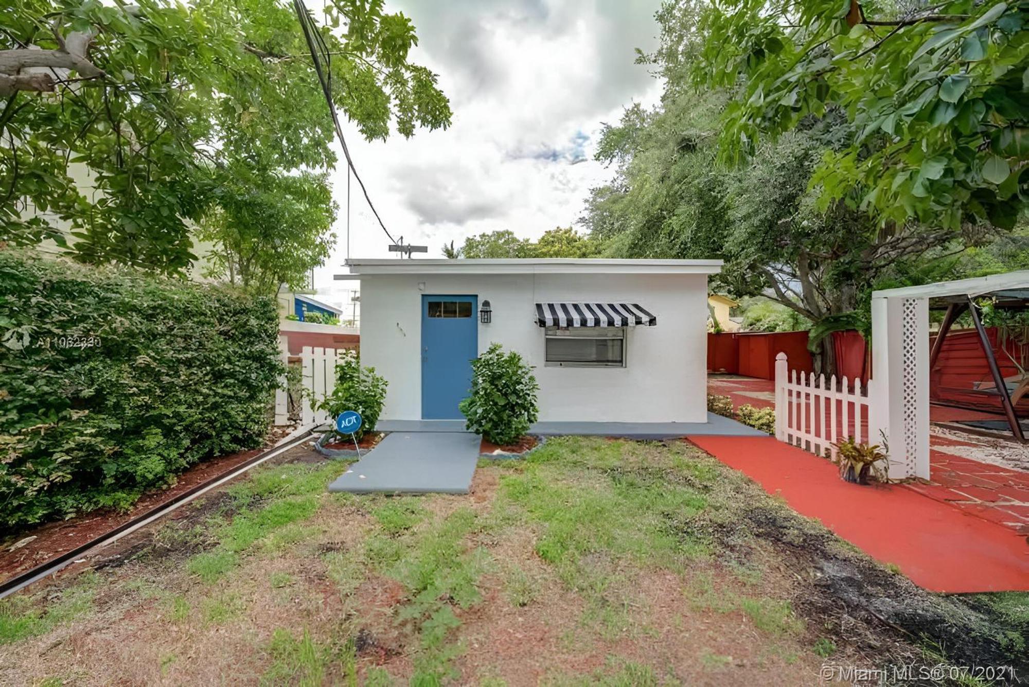 Cozy House 2 - Cute Private - Close To Airport & Free Parking