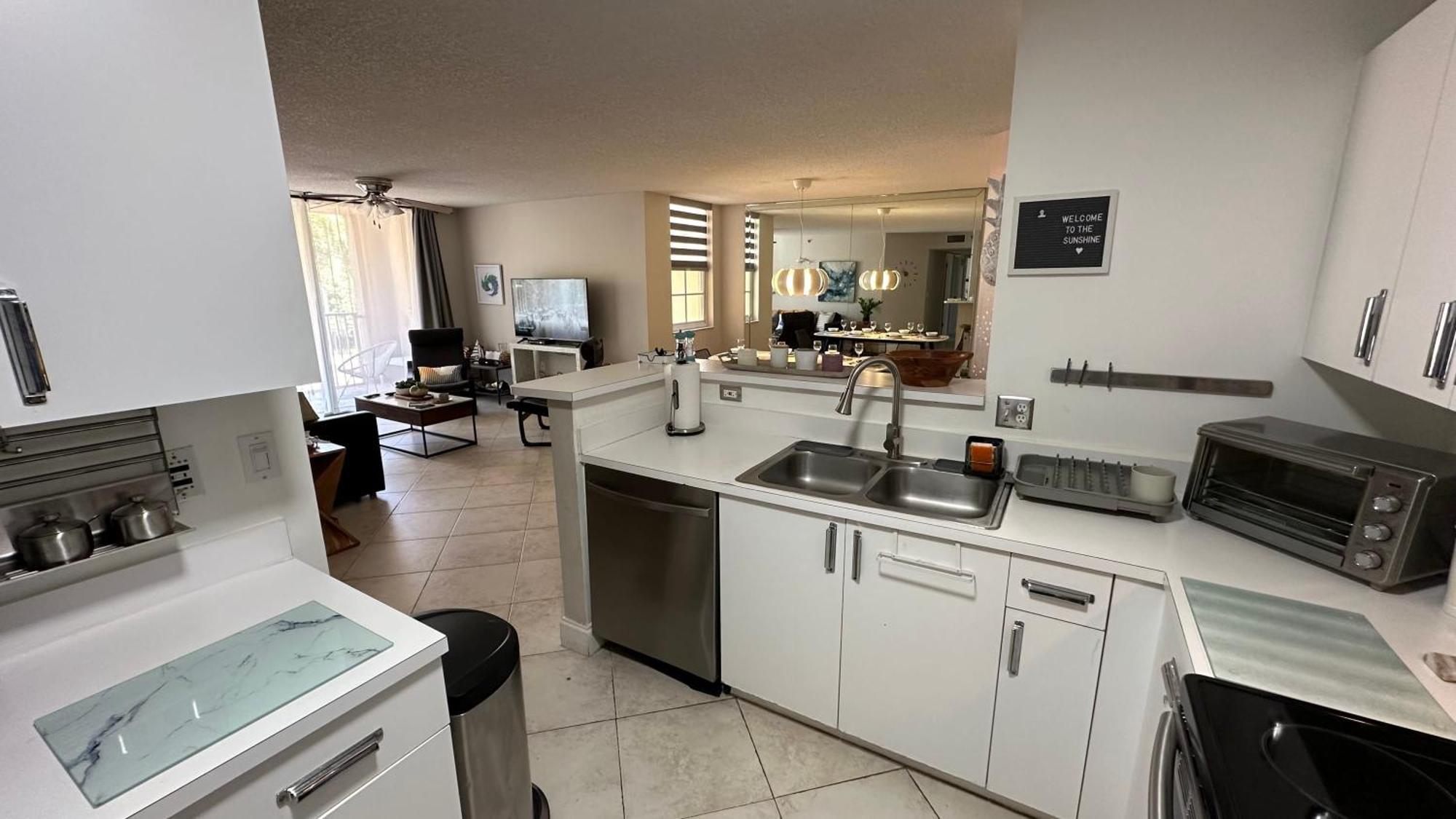 Apartment Deluxe Yacht Club Near The