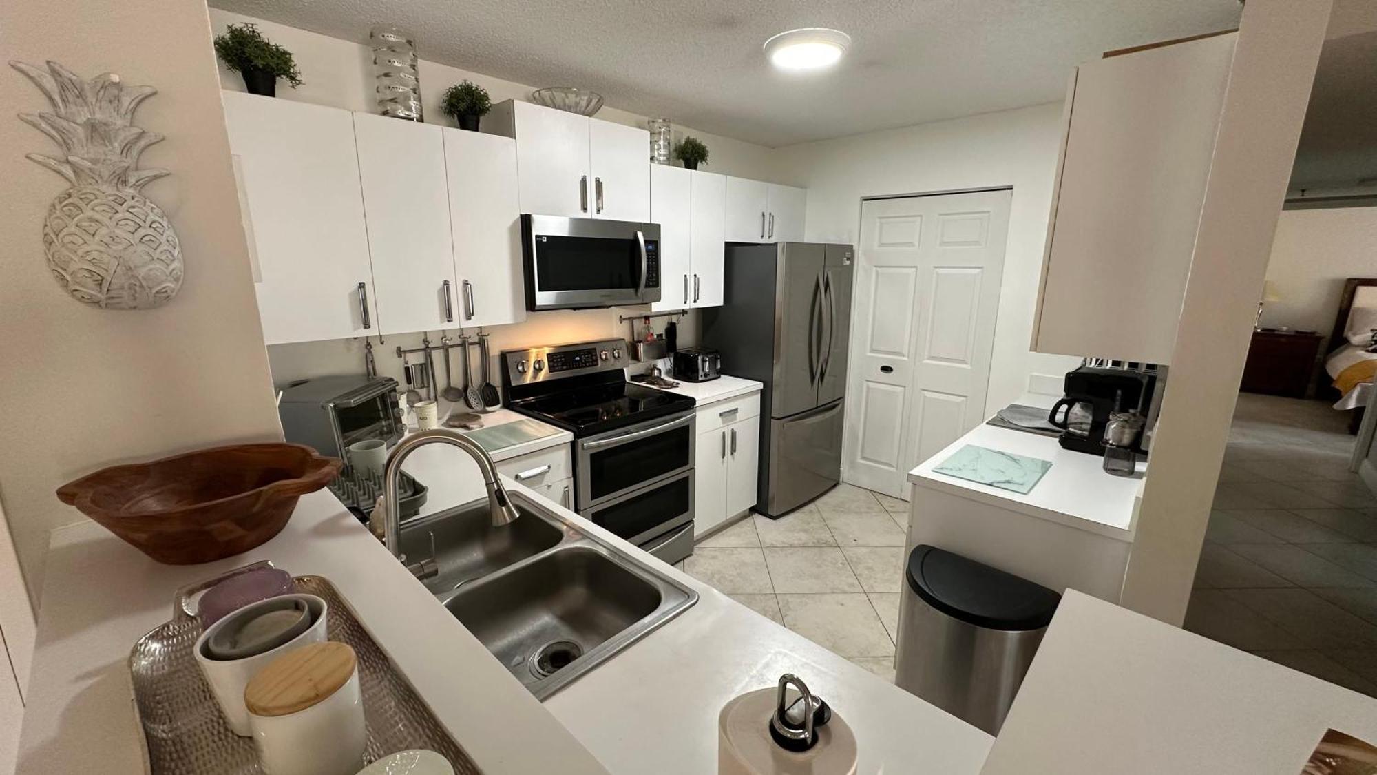 Apartment Deluxe Yacht Club Near The Miami