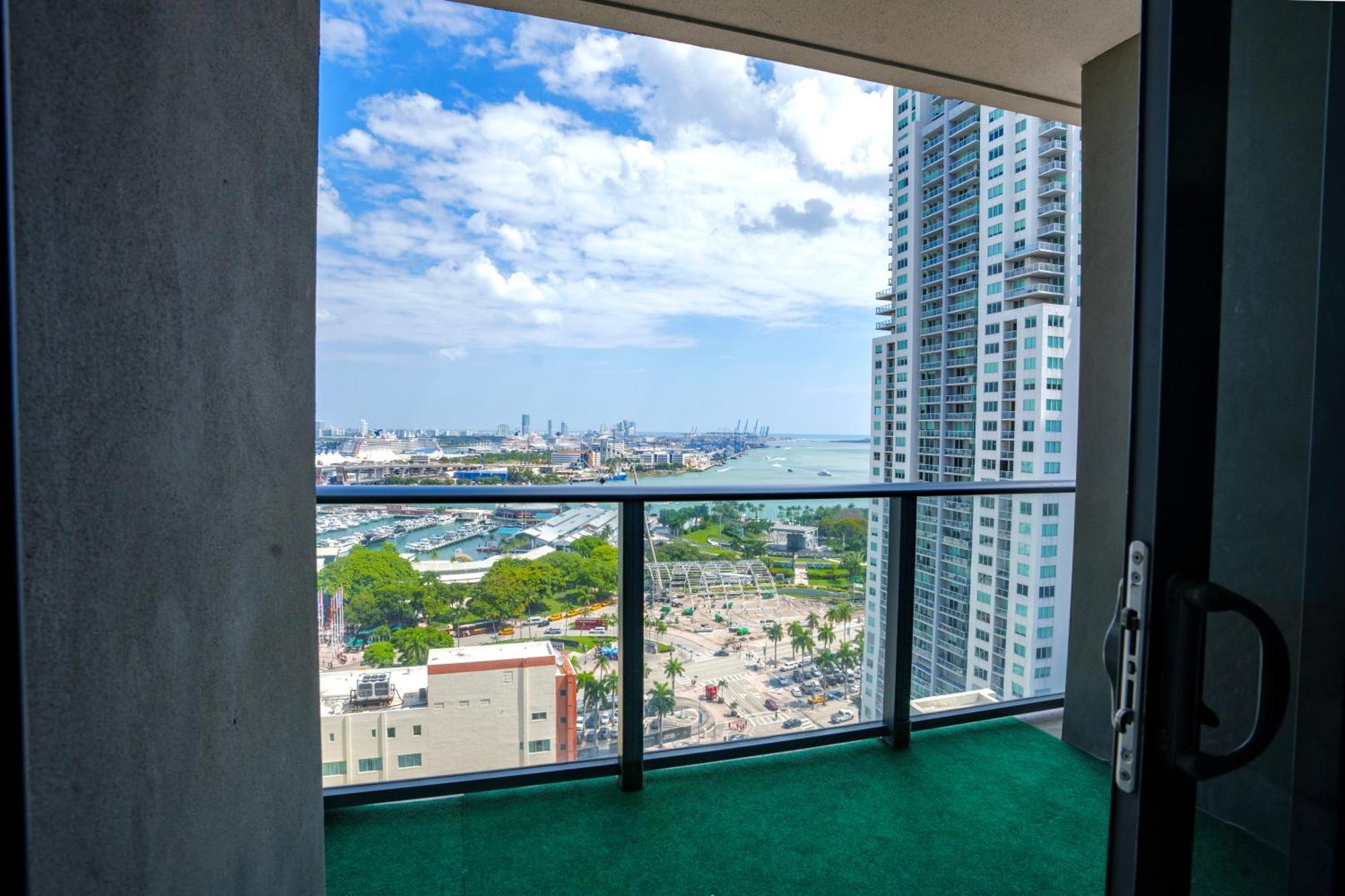 Vibrant Downtown Gem - 2br, Near Port Of & Entertainment * Miami