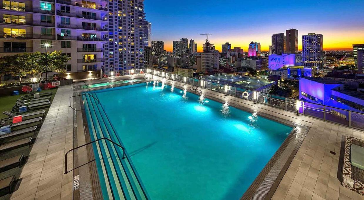 Vibrant Downtown Gem - 2br, Near Port Of & Entertainment Apartment