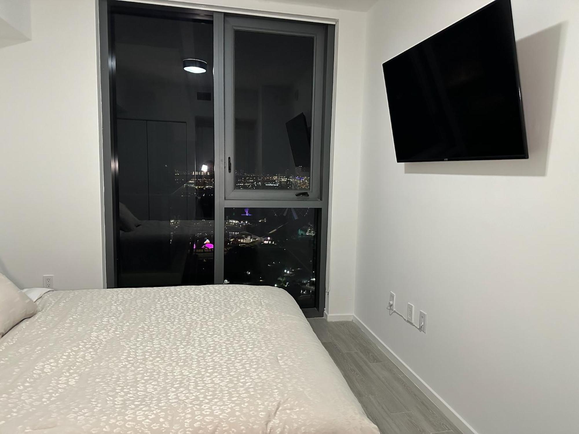 Apartment Vibrant Downtown Gem - 2br, Near Port Of & Entertainment Miami