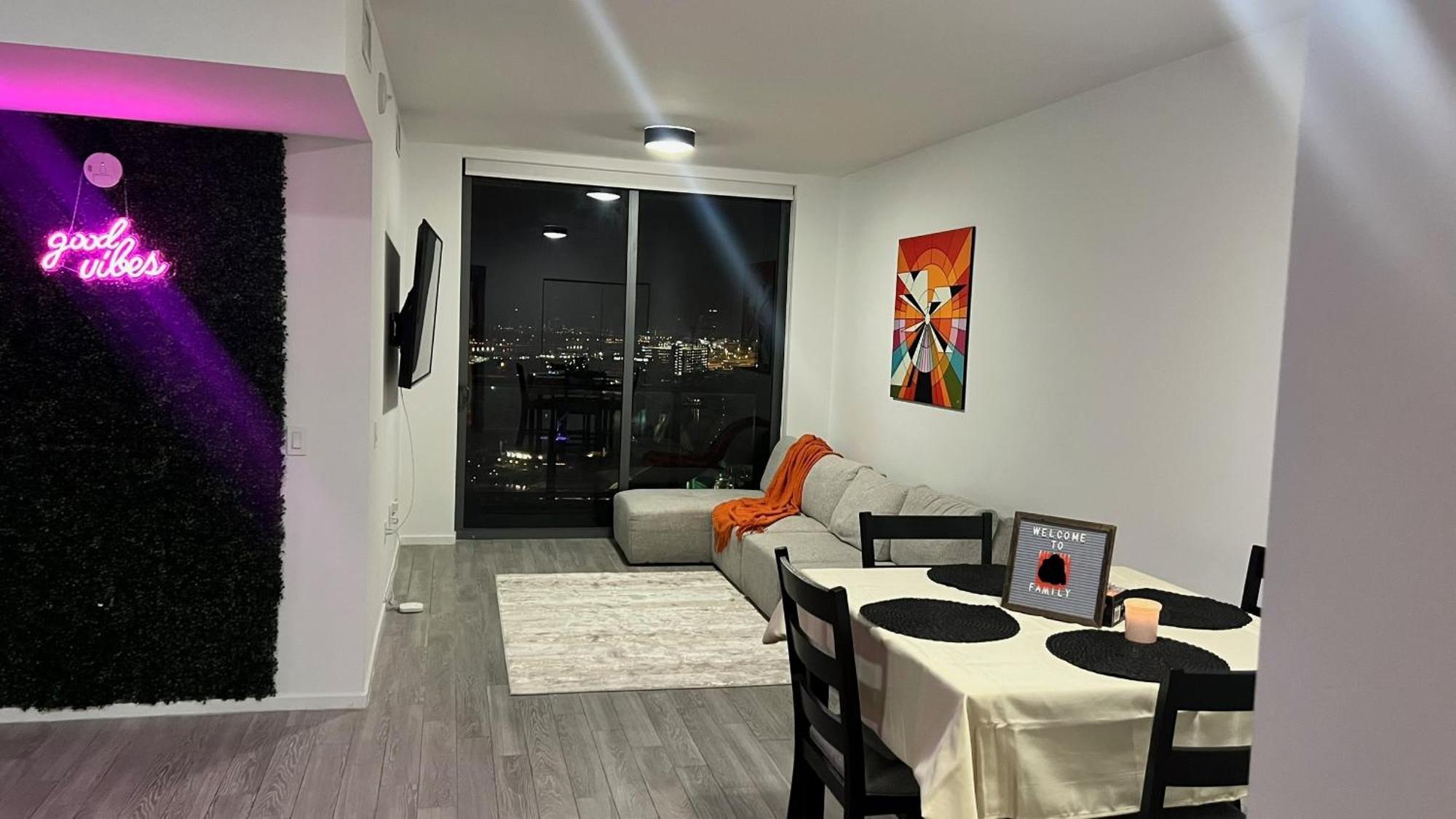Vibrant Downtown Gem - 2br, Near Port Of & Entertainment