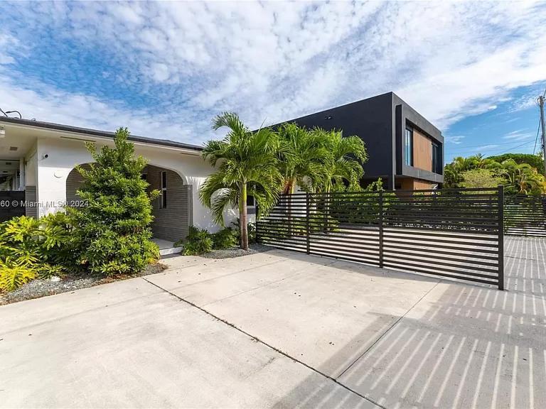 15 Guests Luxury House With Pool & Gazebo!