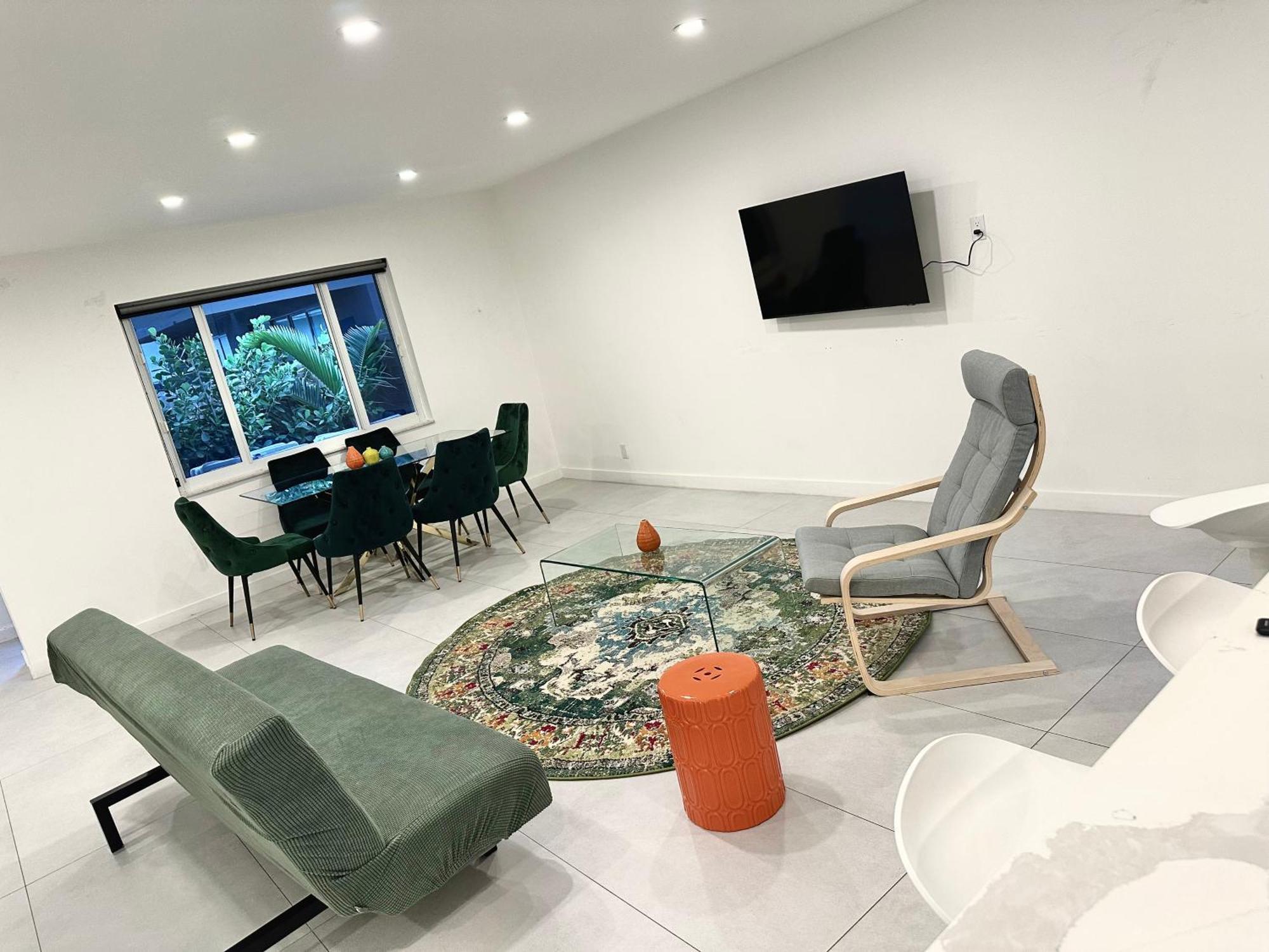 15 Guests Luxury House With Pool & Gazebo! Holiday home