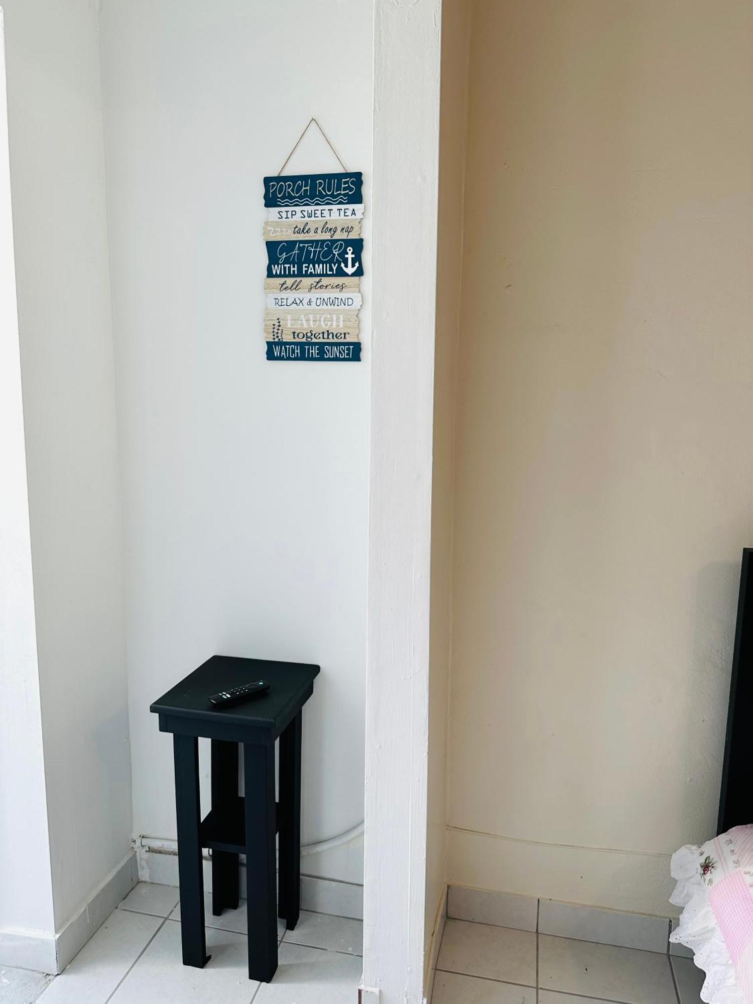 Lovely With Free Parking Apartment