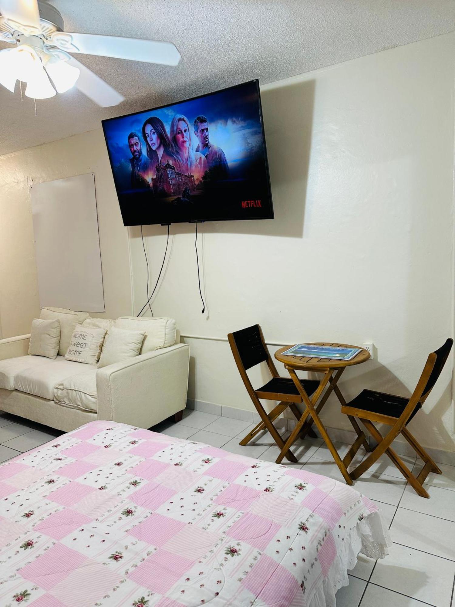 Apartment Lovely With Free Parking *