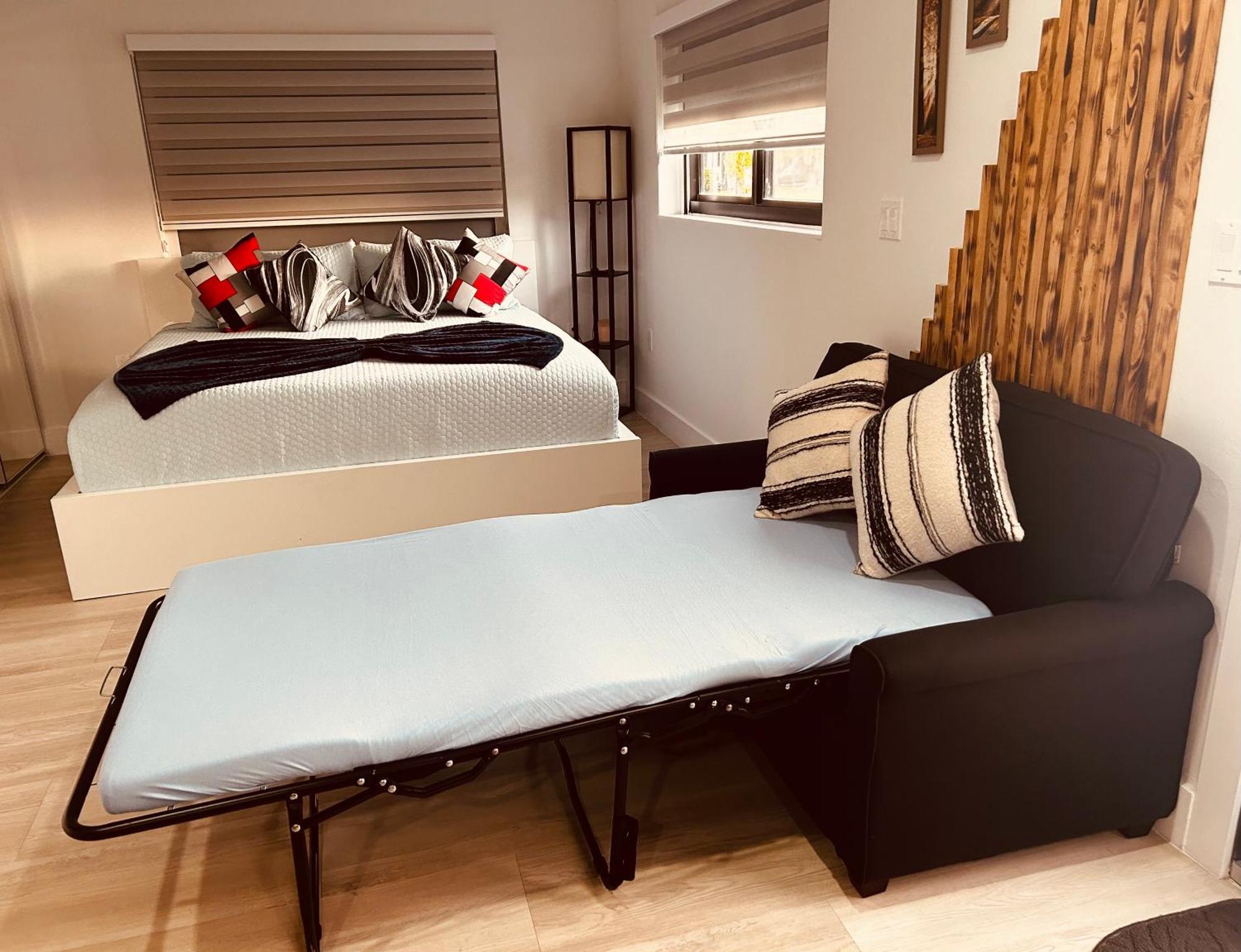 Cozy Apartment, With Separate Entrance Apartment *