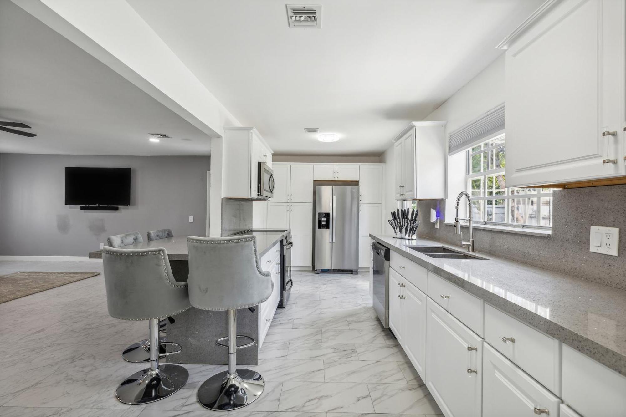 Spacious 3br In With Fenced Backyard