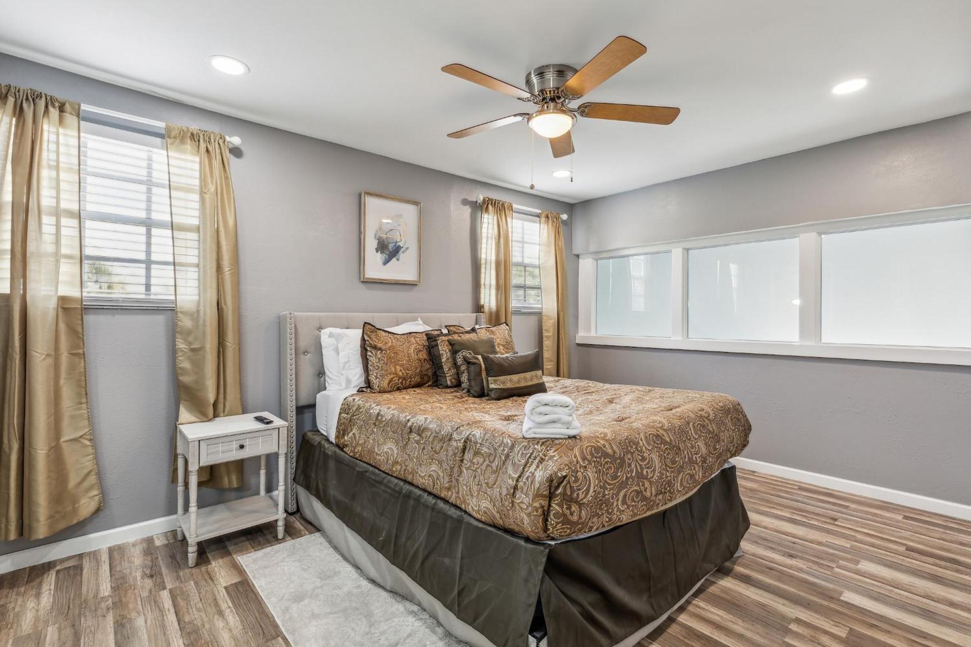 Spacious 3br In With Fenced Backyard