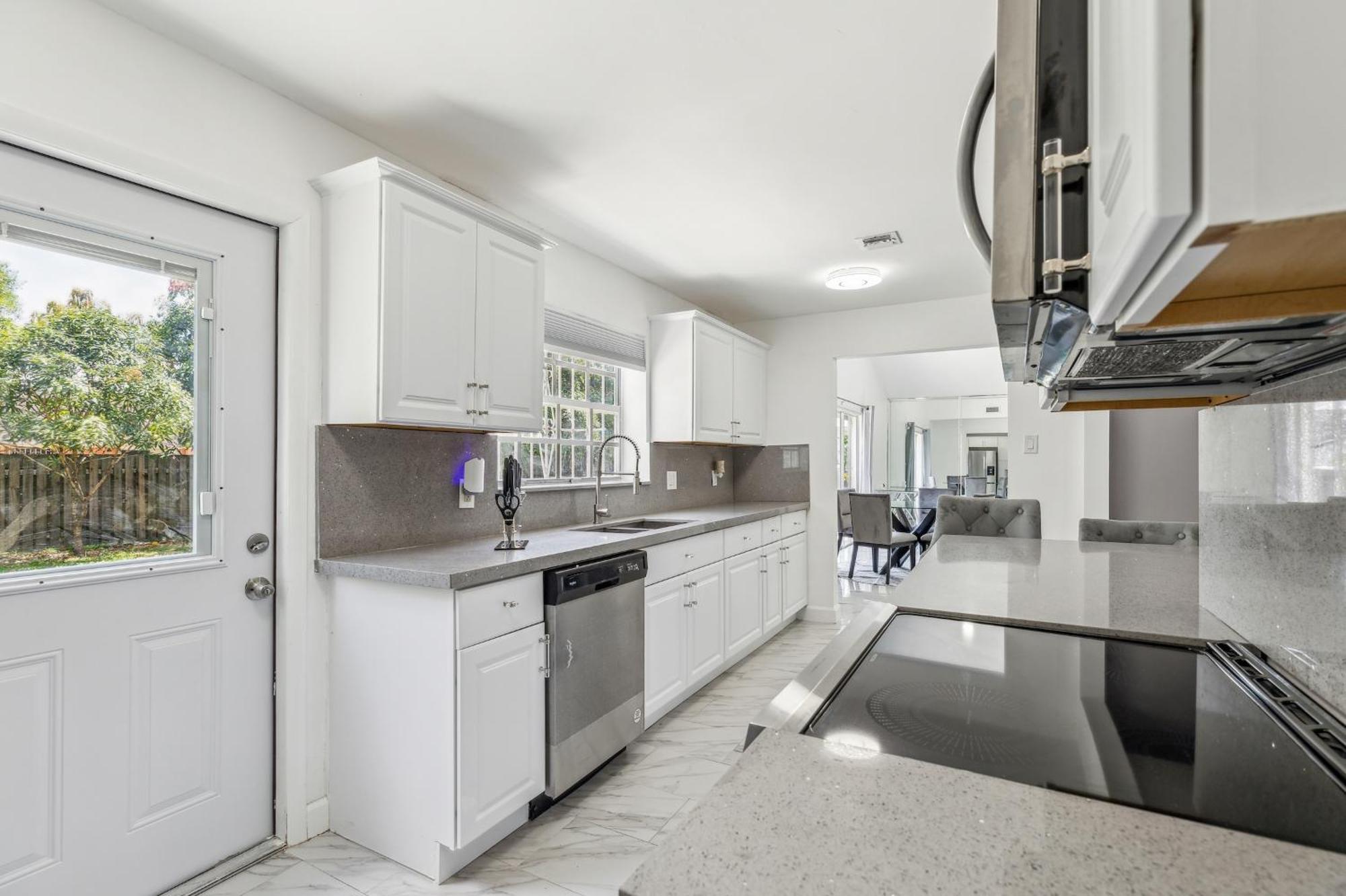 Spacious 3br In With Fenced Backyard * Miami