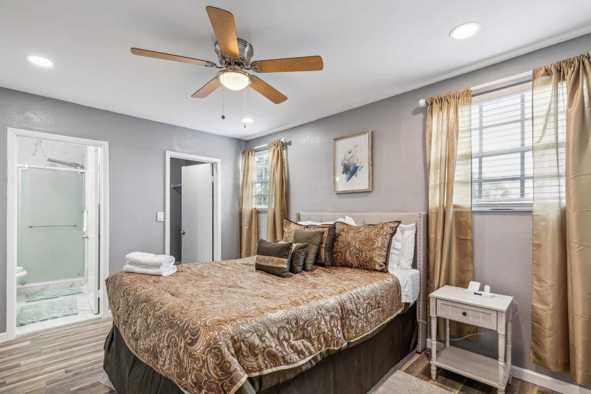 Spacious 3br In With Fenced Backyard Miami