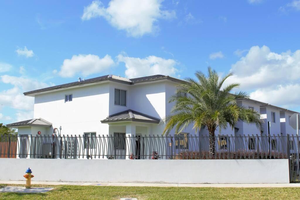 Biscayne Park 15400 Holiday home *
