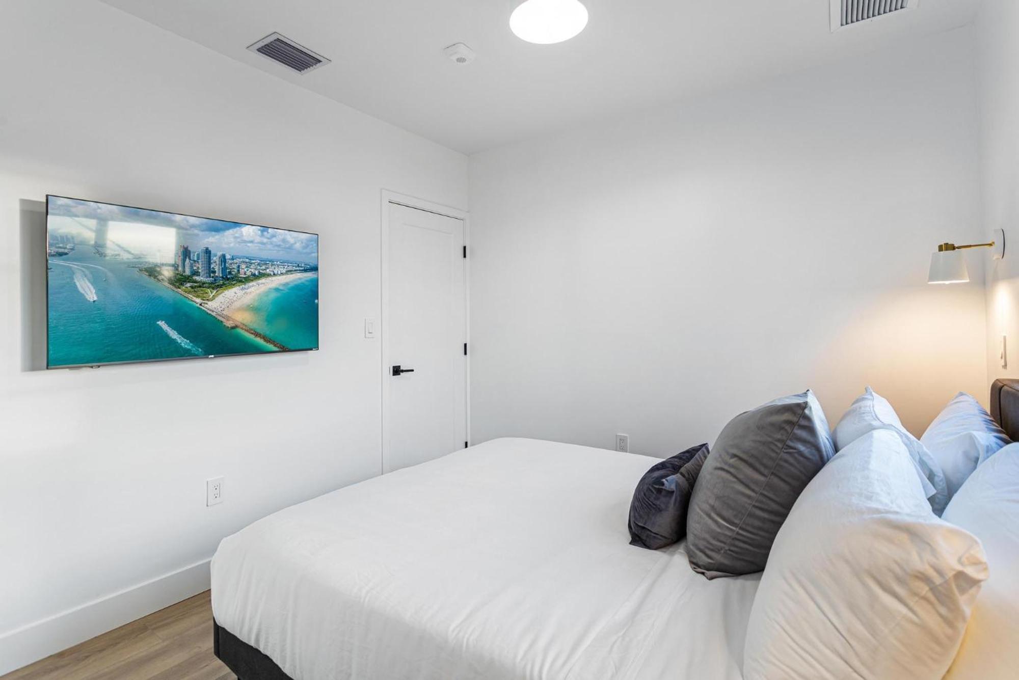 Lux Retreat By Renzzi Miami