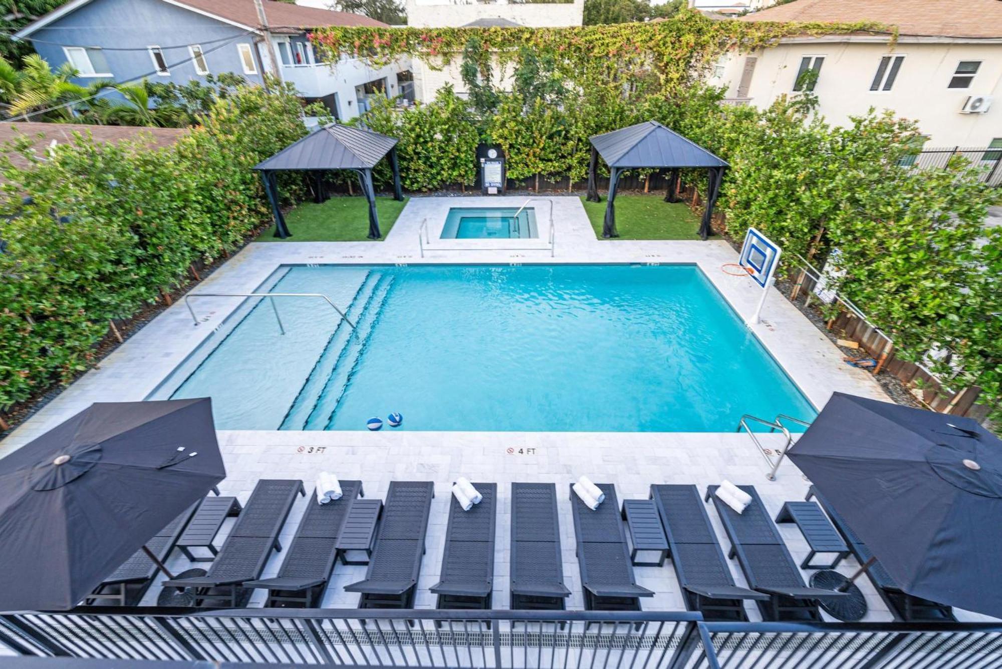 Lux Retreat By Renzzi Miami