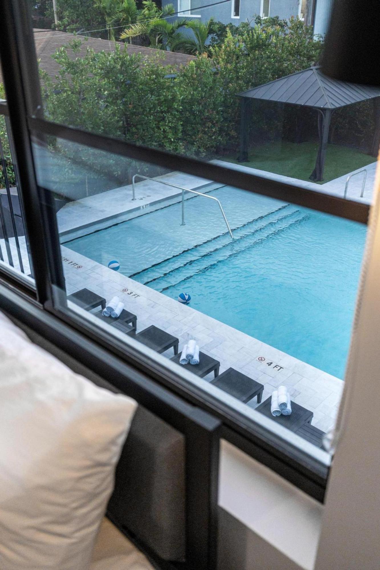 Lux Retreat By Renzzi * Miami