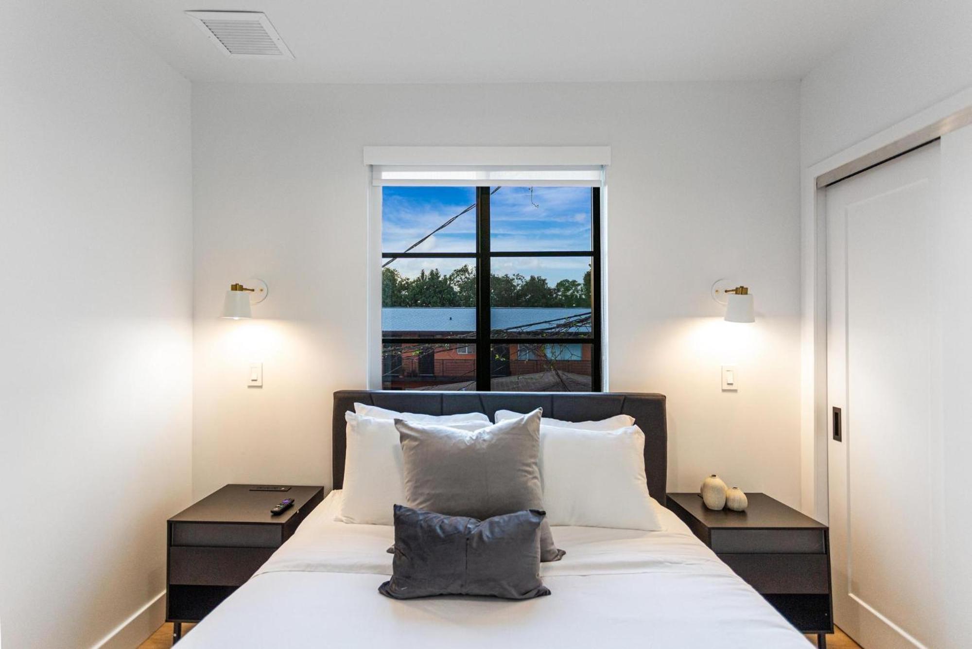 Lux Retreat By Renzzi Apartment