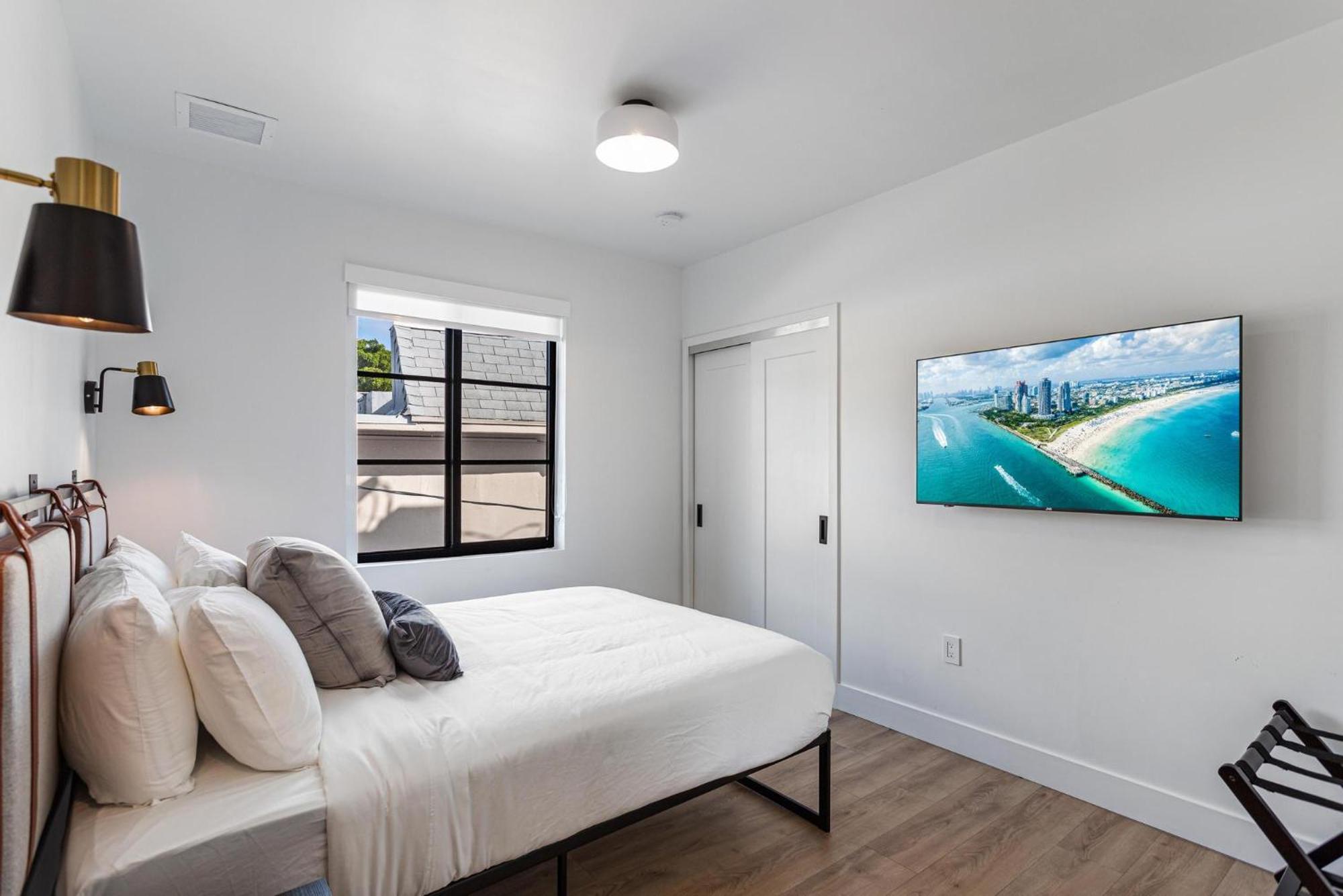 Lux Retreat By Renzzi * Miami