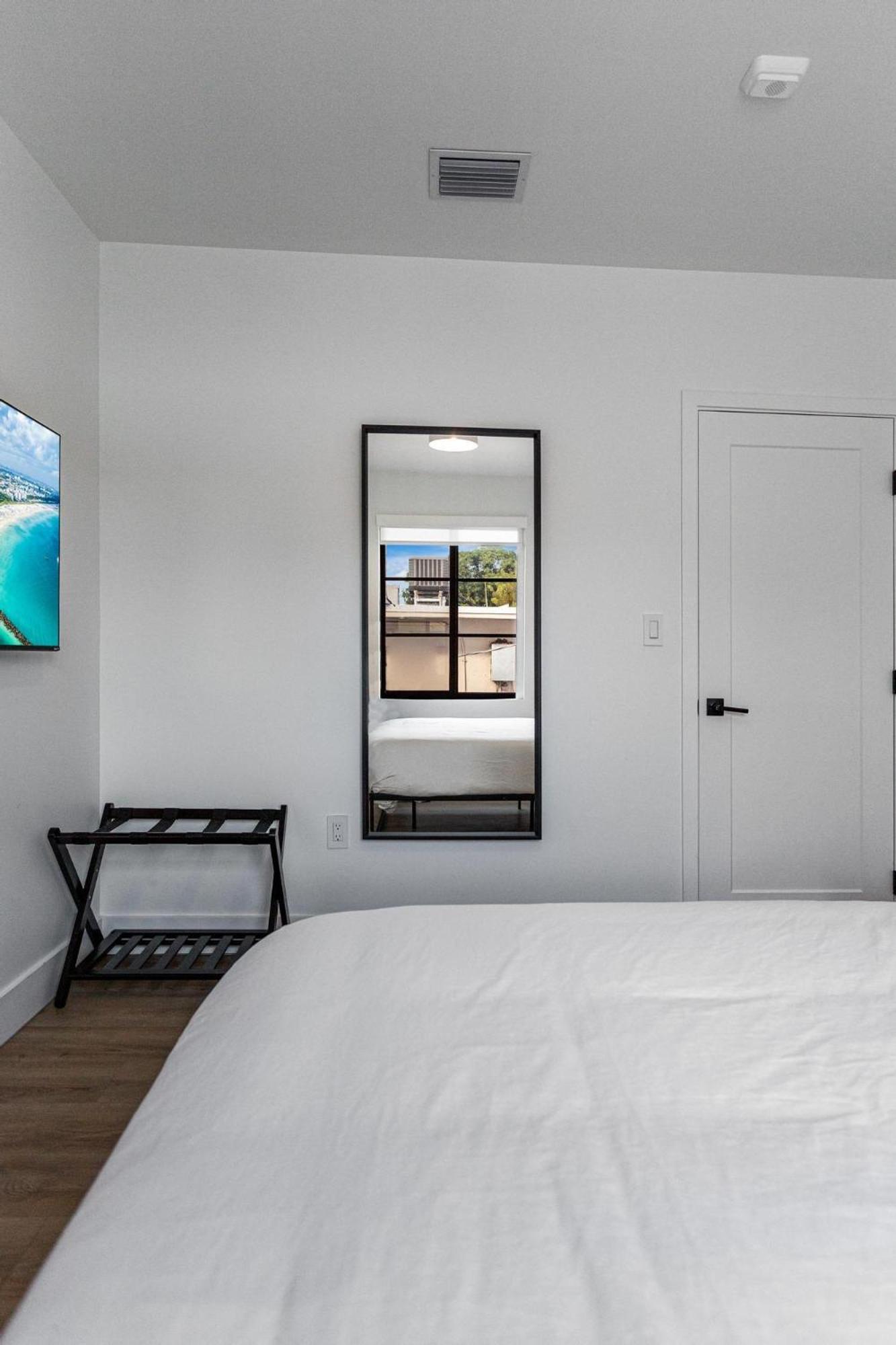 Lux Retreat By Renzzi Miami