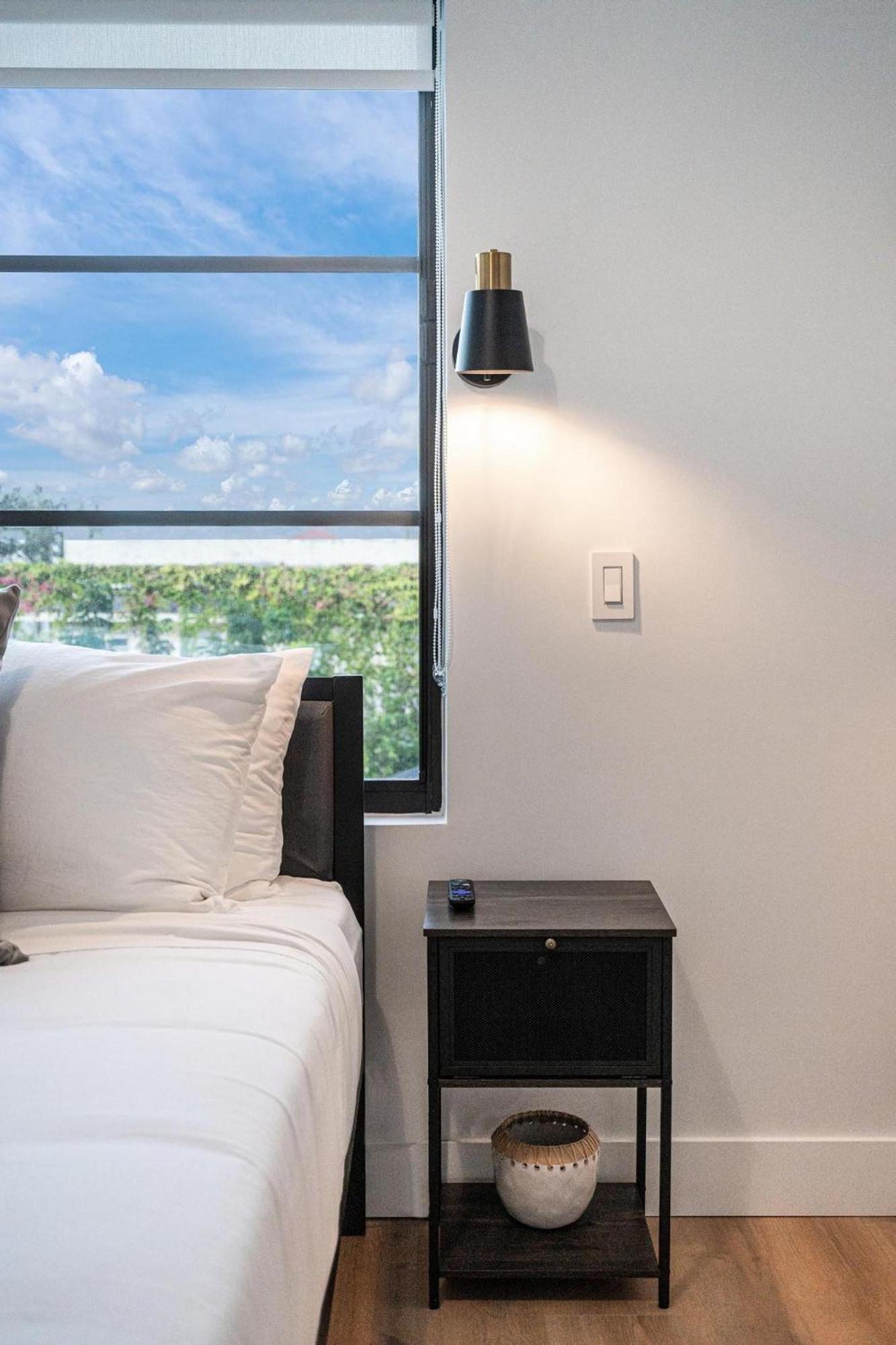 Lux Retreat By Renzzi Apartment Miami