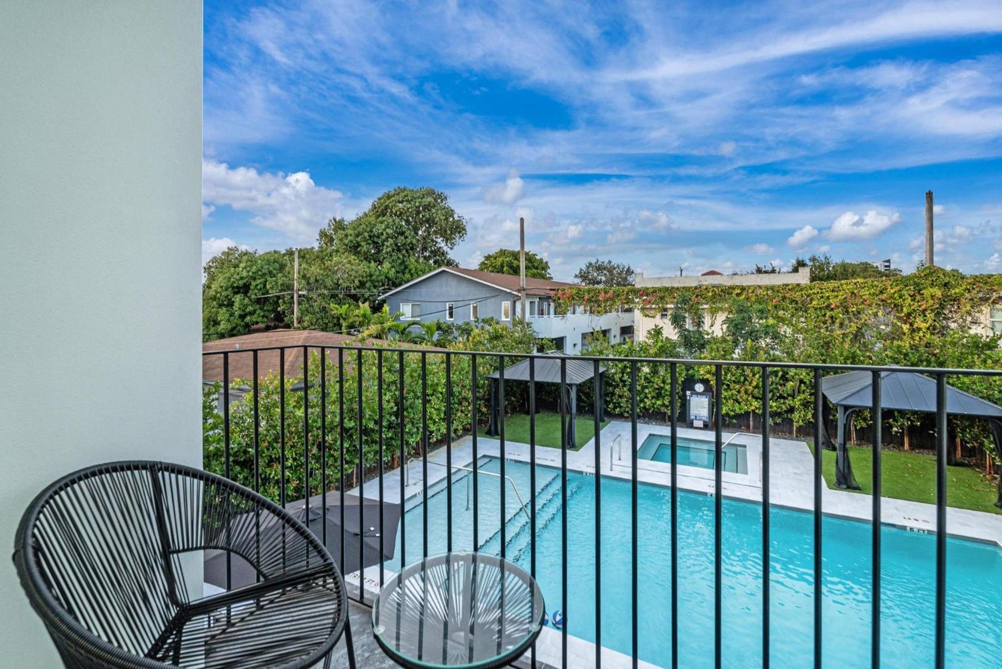 Lux Retreat By Renzzi * Miami