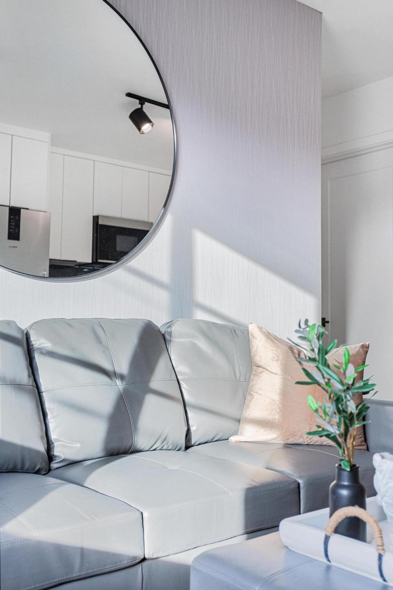 Lux Retreat By Renzzi Apartment *