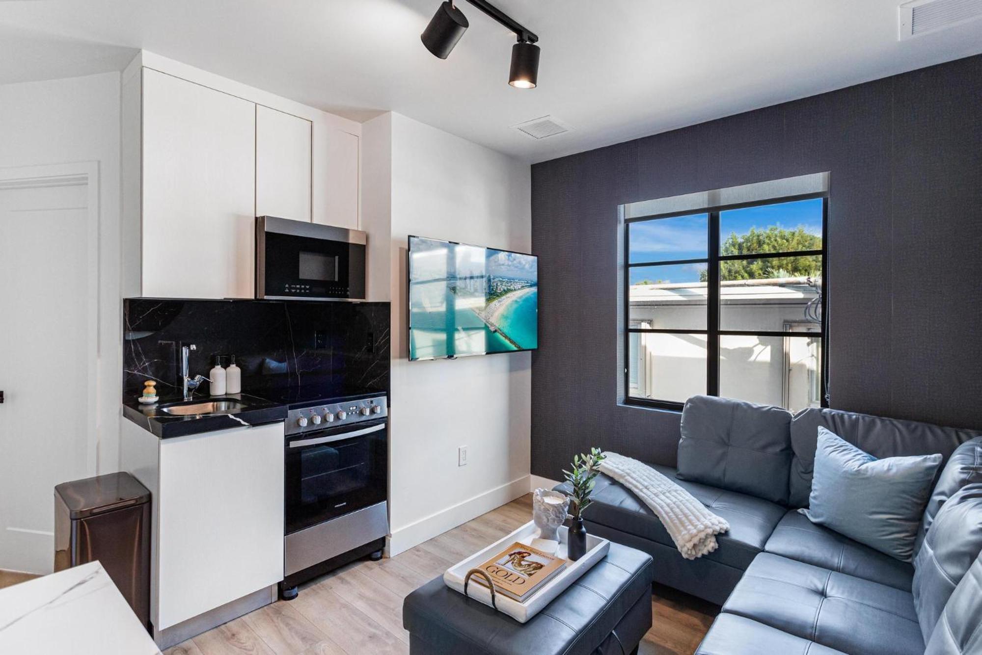 Lux Retreat By Renzzi Apartment Miami