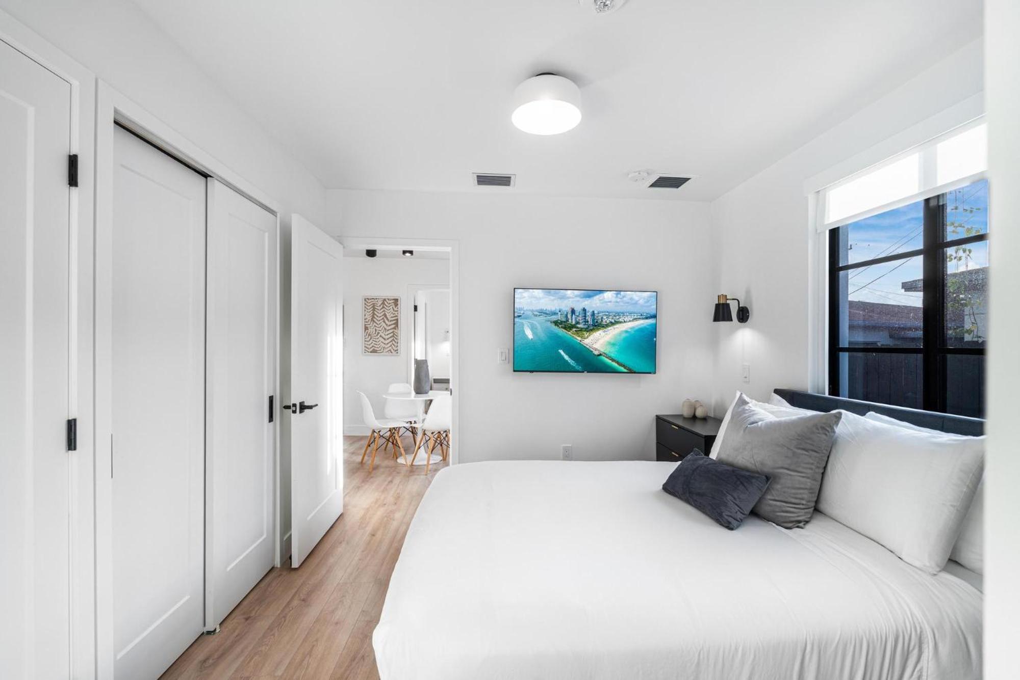 Lux Retreat By Renzzi Apartment *