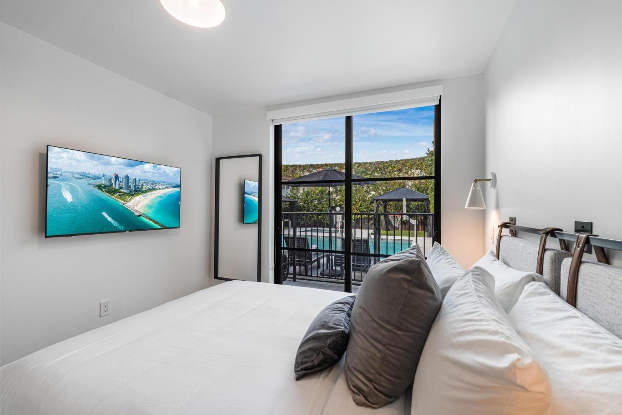 Lux Retreat By Renzzi Apartment *