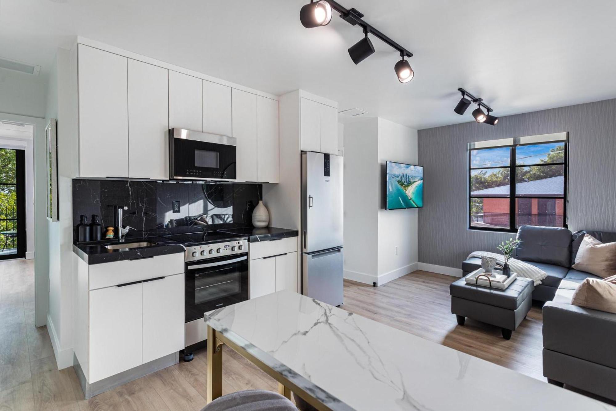 Lux Retreat By Renzzi *