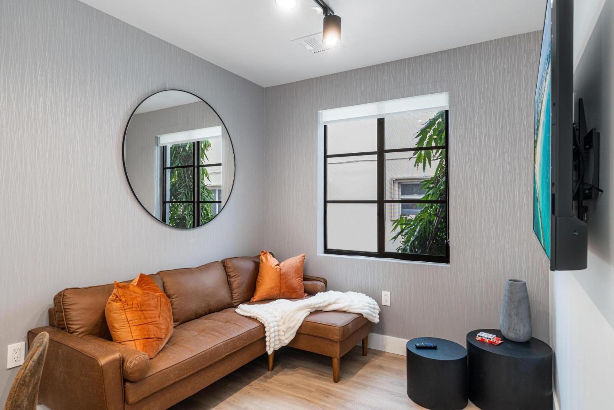 Lux Retreat By Renzzi Apartment *