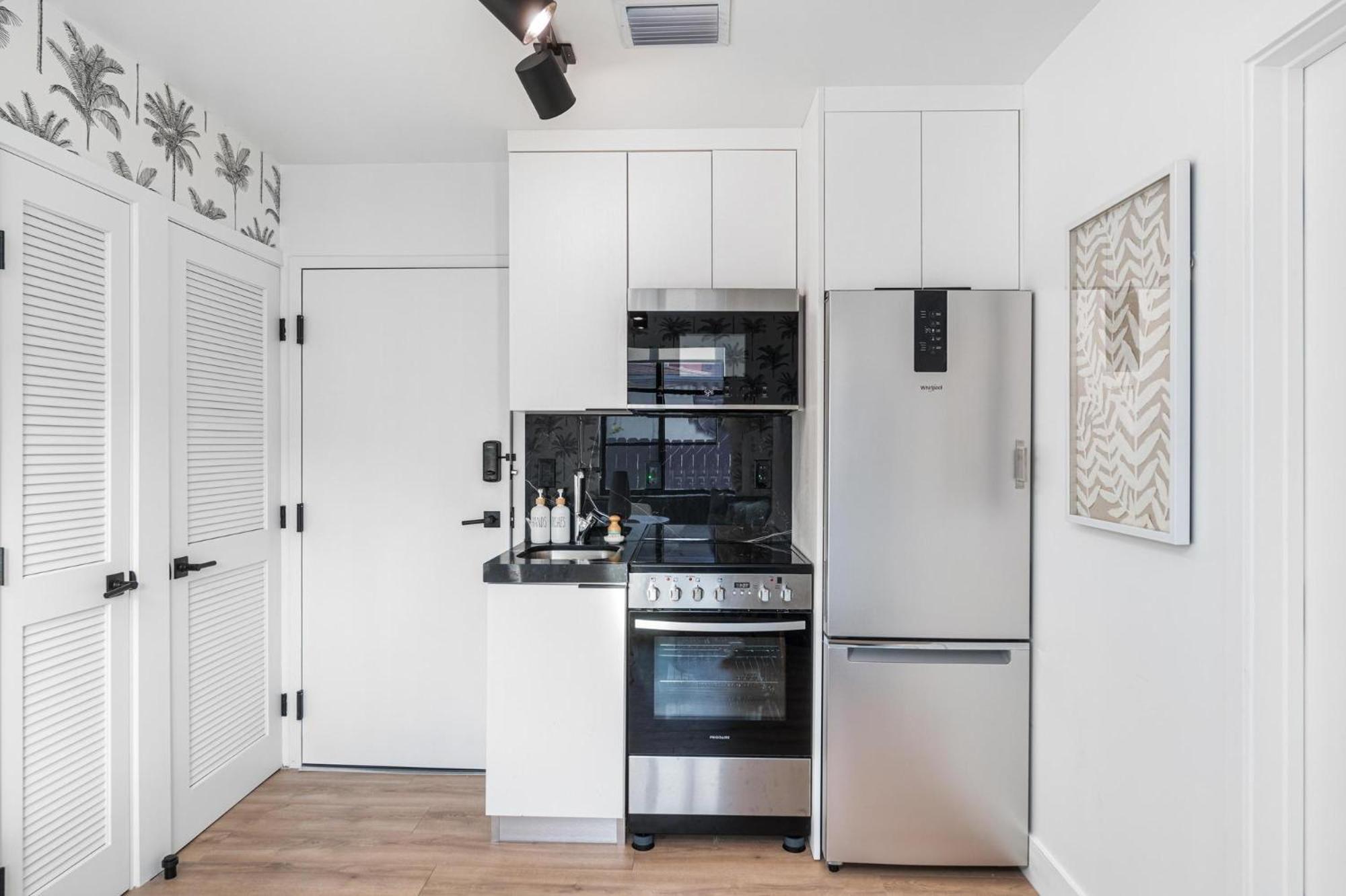 Lux Retreat By Renzzi * Miami
