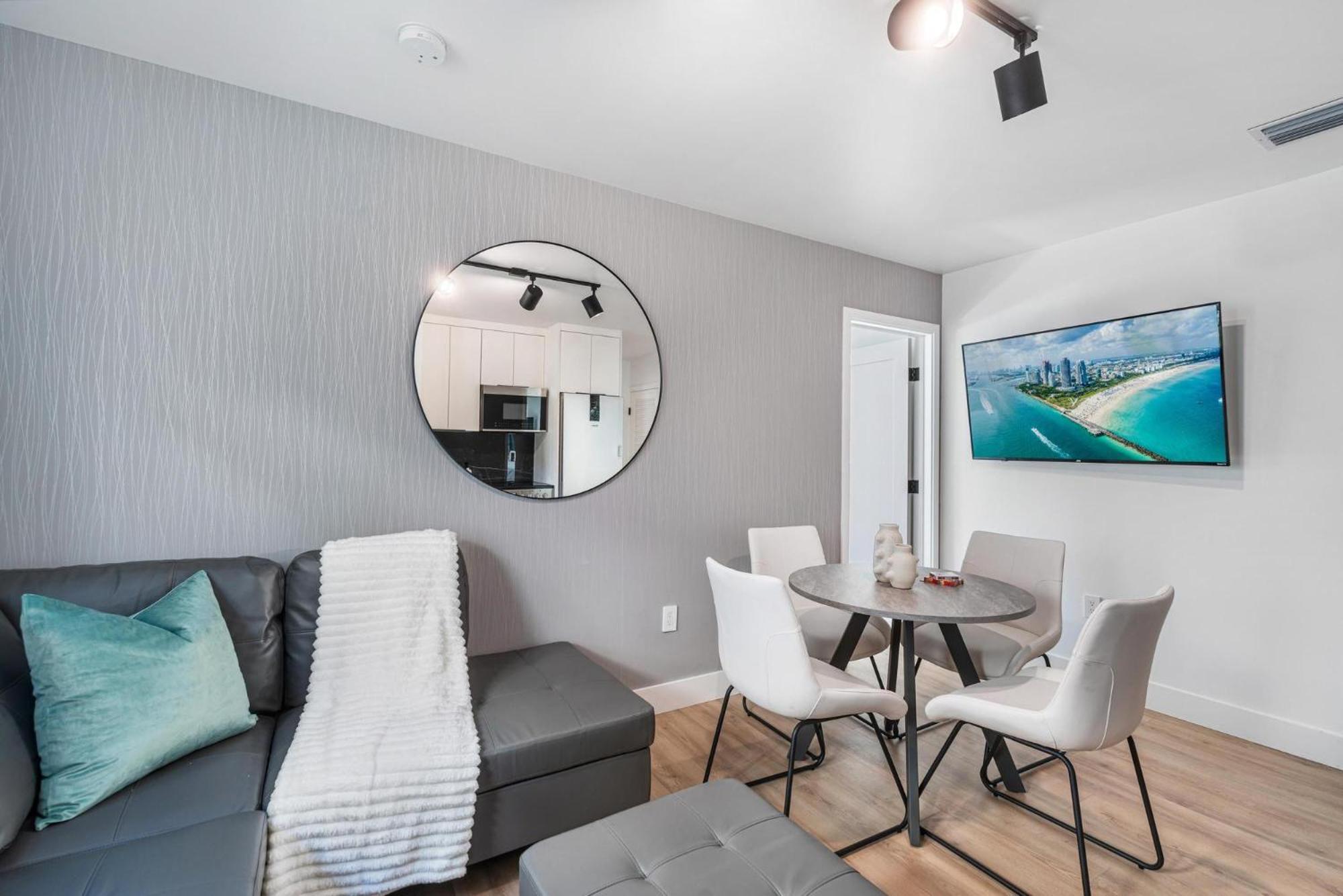 Lux Retreat By Renzzi *