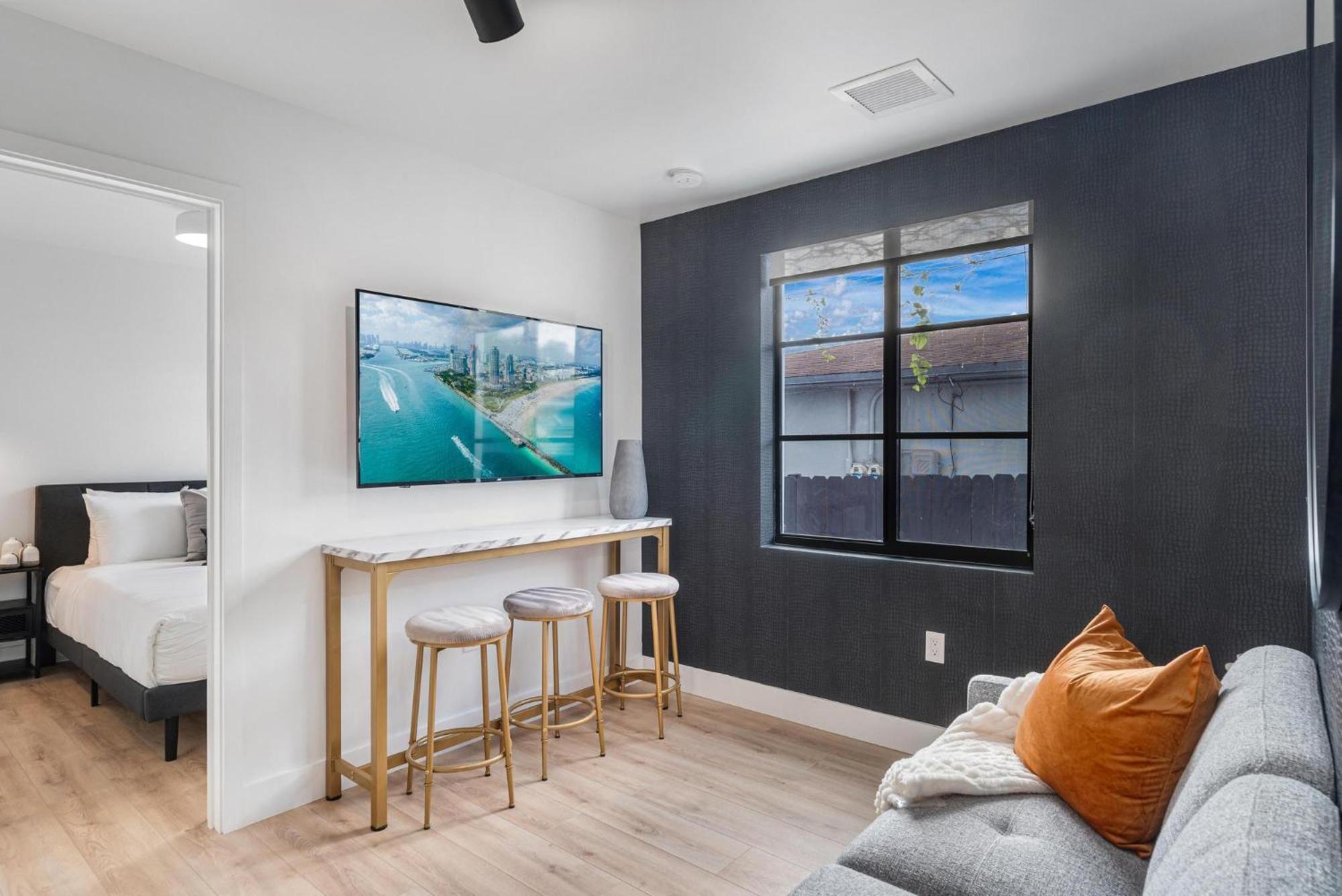 Lux Retreat By Renzzi *