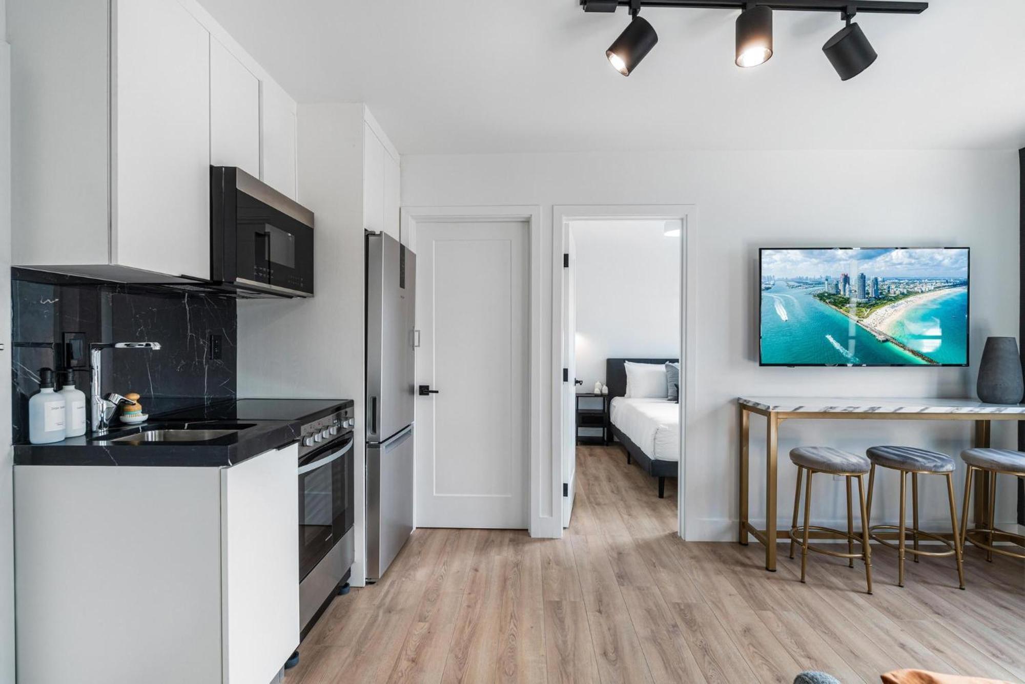 Lux Retreat By Renzzi * Miami