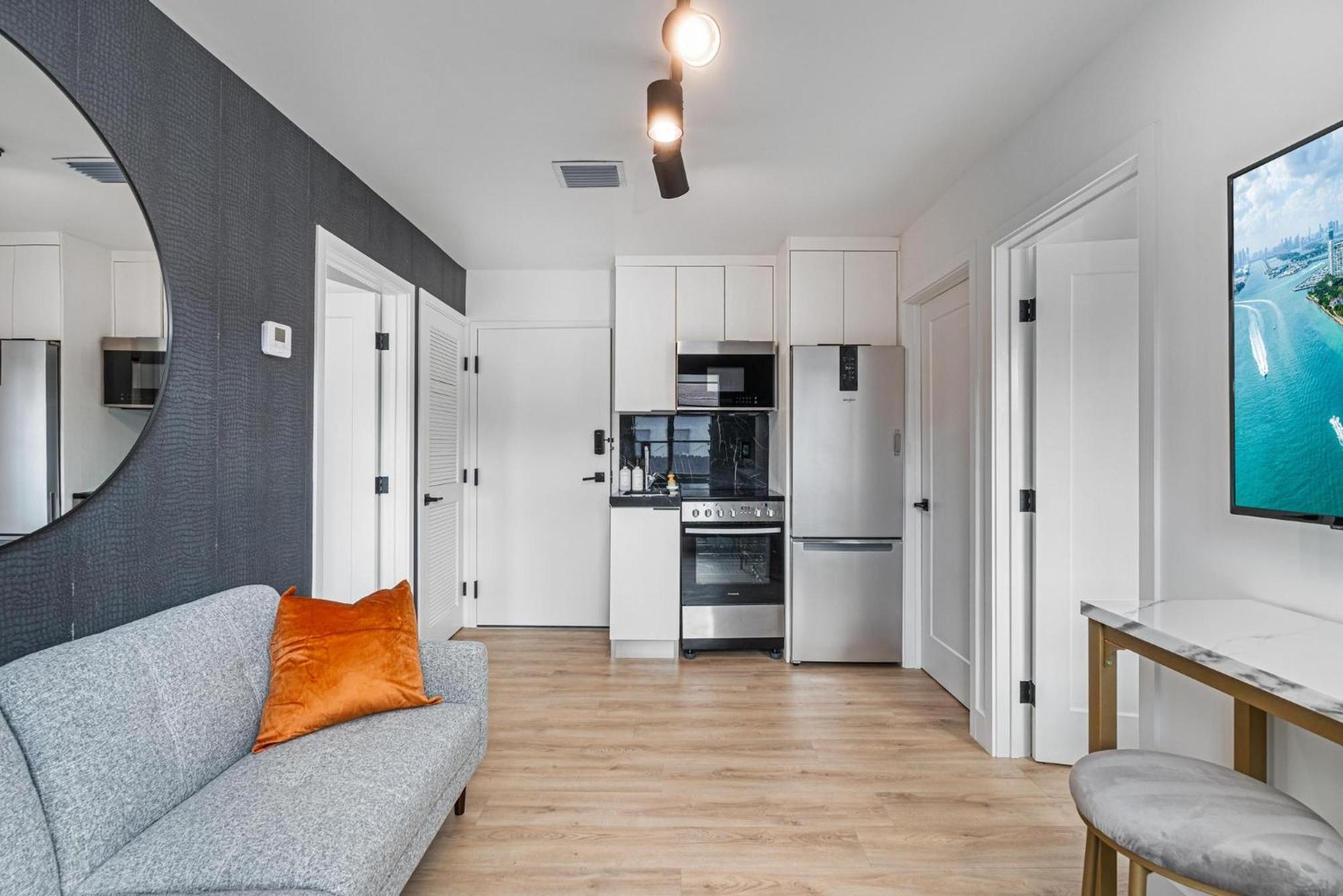 Lux Retreat By Renzzi Apartment Miami